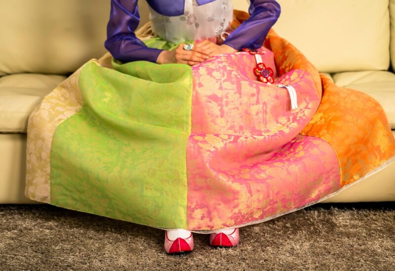 People wearing hanbok at a Korean palace