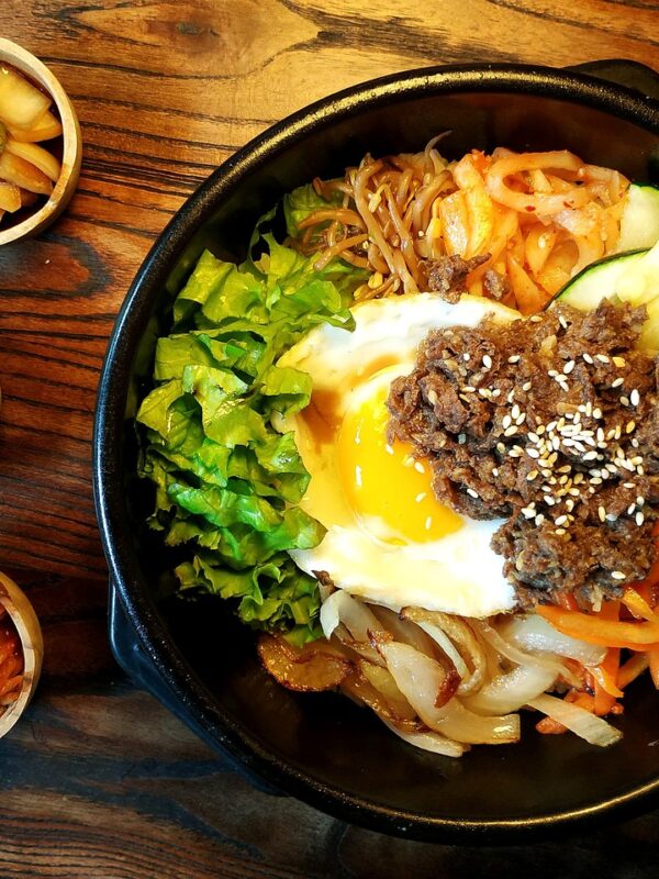What Koreans Eat in Summer: Samgyetang, Naengmyeon and the Bok-nal Tradition (2026)