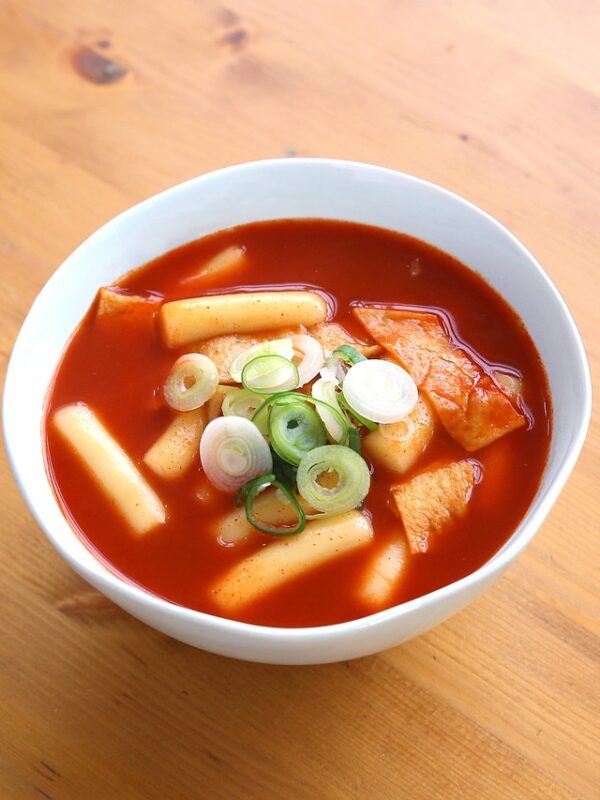 What Koreans Eat in Winter: Oysters, Gwamegi, Snow Crab and Street Snacks (2026)