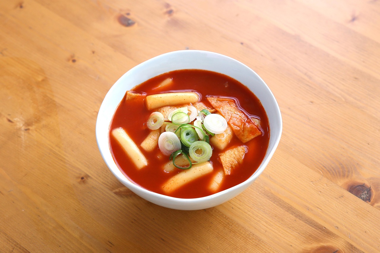 What Koreans Eat in Winter: Oysters, Gwamegi, Snow Crab and Street Snacks (2026)